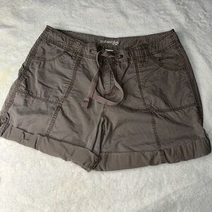 Bundle 3 for 25$. St. John’s Bay cargo shorts size 14.